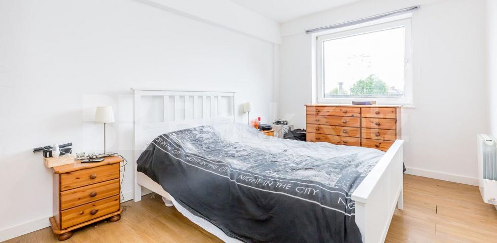 			Fantatstic new instruction , 3 Bedroom, 1 bath, 1 reception Flat			 Viceroy Close, East Finchley